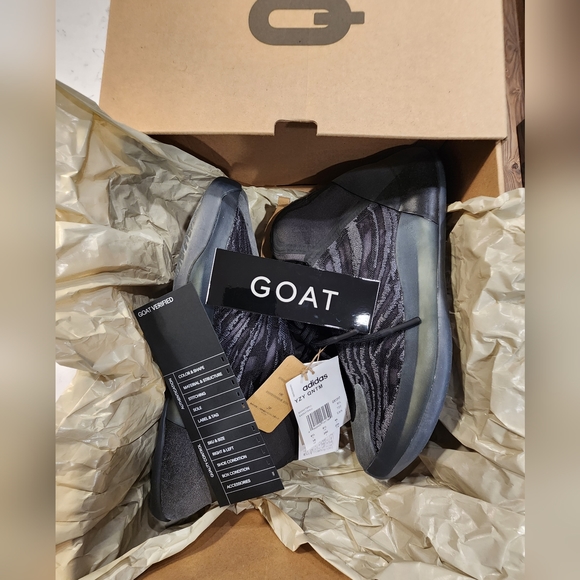 Adidas Yeezy QNTM Quantum Onyx/Triple Black size 10 BNWT never worn - Picture 2 of 15